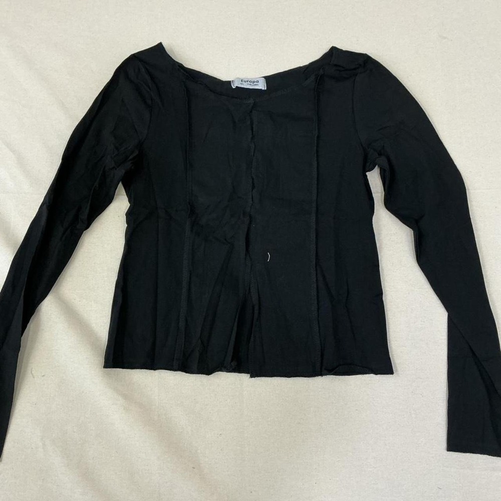 Europa black long sleeve top 🖤